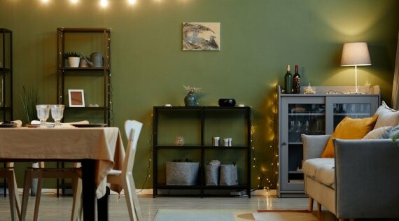 Oświetlenie strefowe w salonie - przewodnik po tworzeniu nastrojowych wnętrz