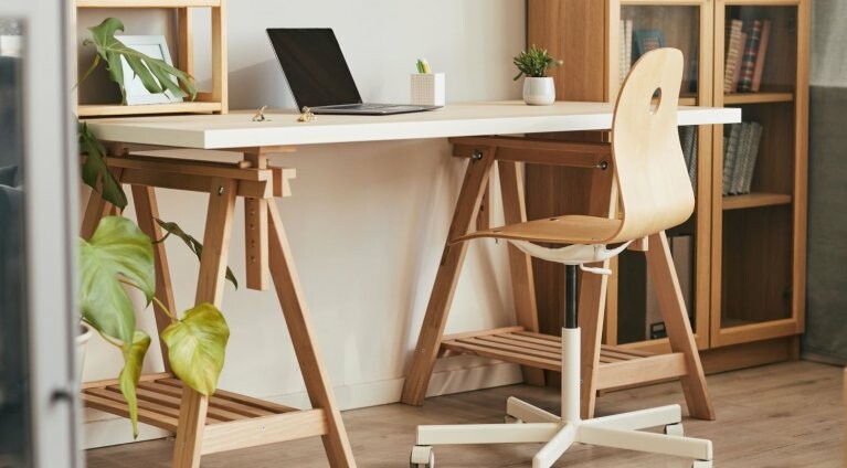 Home office - jakie meble do domowego biura?