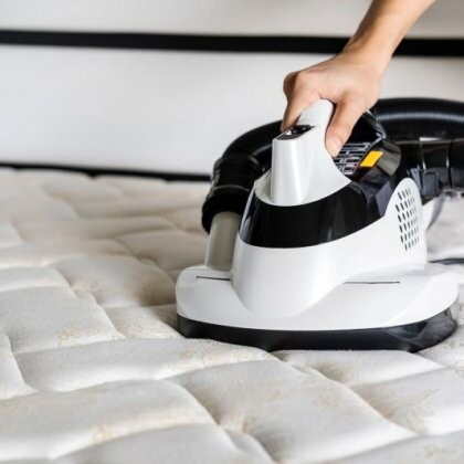 Czyszczenie łóżka tapicerowanego - kiedy potrzebne i jak to zrobić?