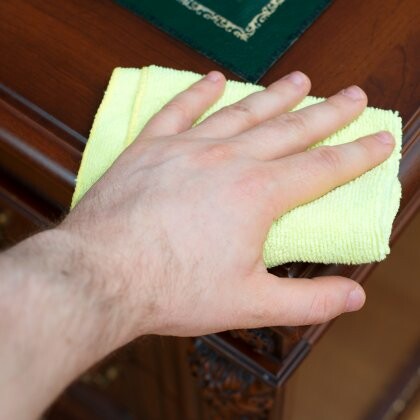 Drewniane meble – jak i czym pielęgnować?