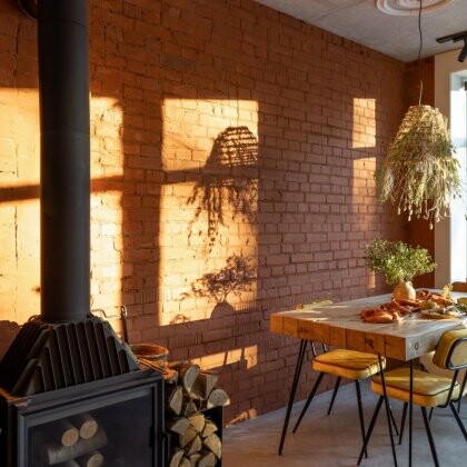 Jak dobrać krzesła do stołu w jadalni? Poradnik wyboru