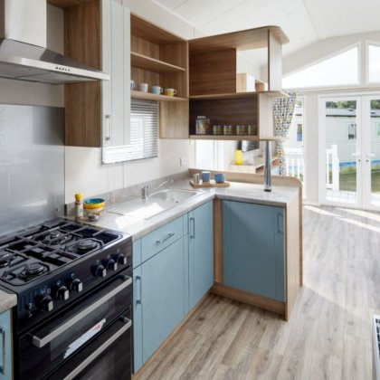 Lacobel, płytki, czy szkło hartowane do kuchni – porównanie rozwiązań