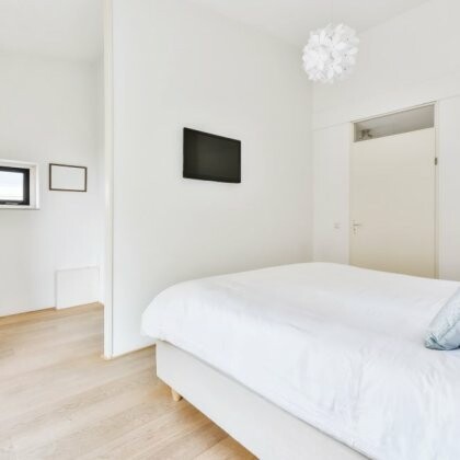 Łóżka dla seniorów – jak wybrać łóżko dostosowane do potrzeb osób starszych?