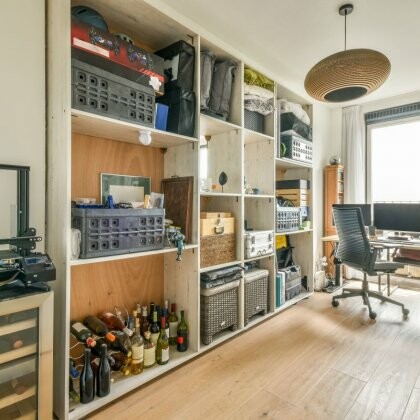 Praktyczne meble do przechowywania: jak wybrać szafy, komody i półki na każdą okazję?