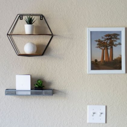 5 ciekawych aranżacji półek na ścianie