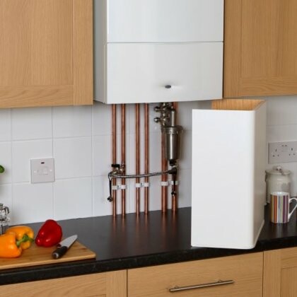 Rury w mieszkaniu - jak je zamaskować? Niezawodne sposoby