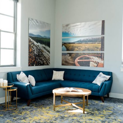 Narożnik w kształcie litery L czy U – który kształt wybrać?