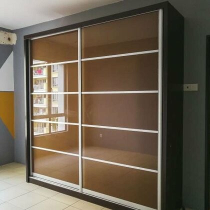 Jak zmienić kolor szafy przesuwnej?